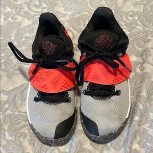 Kids' Nike Kyrie Irving basketball Shoes